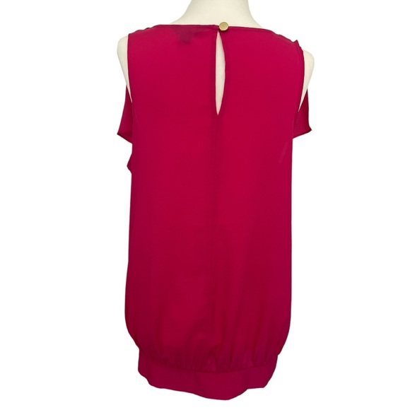 BANANA REPUBLIC SLEEVELESS BLOUSE. FUCHSIA. RUFFLES.GOLD BUTTON DETAIL. Size L - Picture 5 of 16